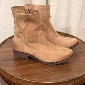 Zigi Soho Tan Suede Ankle Boots
